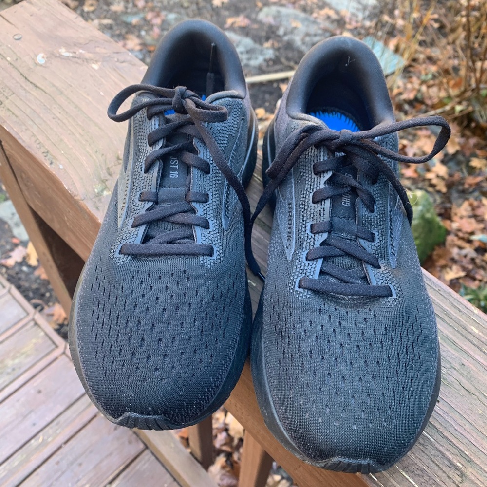 Brooks Ghost 16 Women’s Black Running Shoes